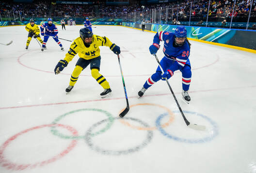 Anna Kjellbin of Sweden and Joy Dunne of USA in the women's