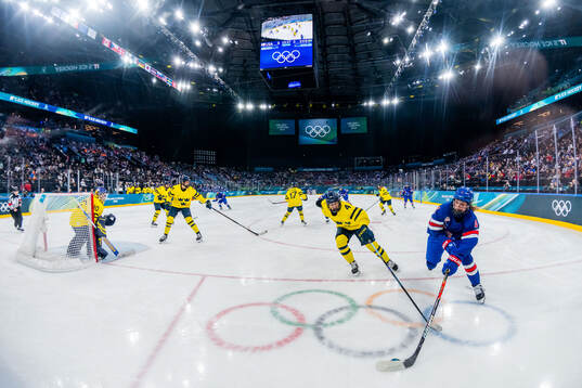 Linnea Andersson of Sweden and Caroline Harvey of USA  in