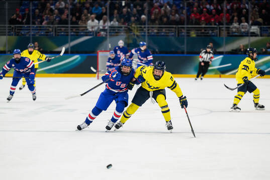 Kendall Coyne of USA and Mira Jungåker of Sweden in the