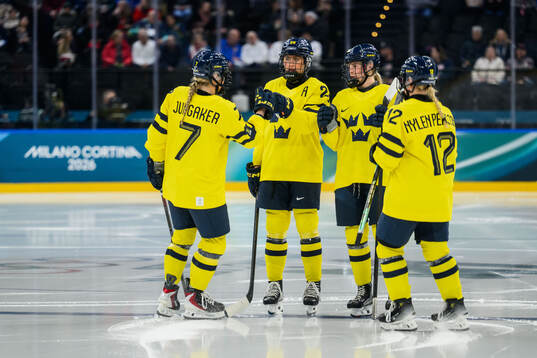 Mira Jungåker, Hanna Olsson, Thea Johansson and Maja