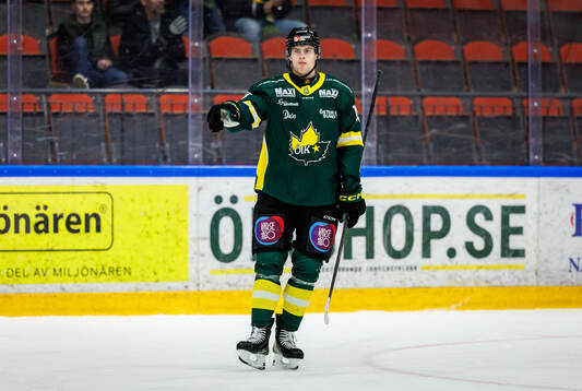 Östersunds Isak Garfve jublar