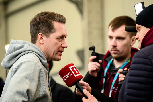 Head coach Sam Hallam of Sweden