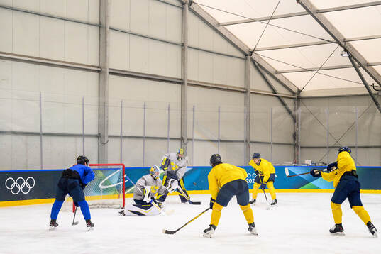 Jesper Bratt, goaltender Jesper Wallstedt, goaltender Filip