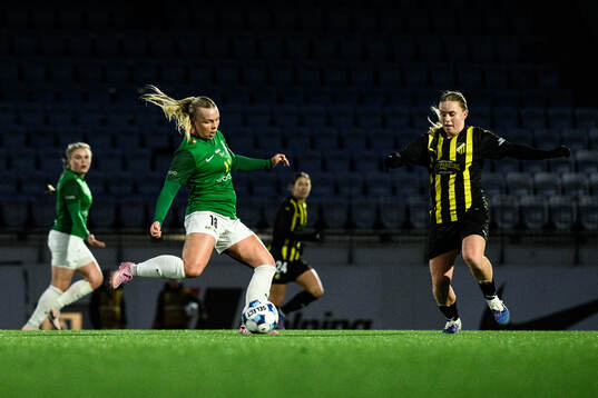 Kristin Dis Arnadottir of Breidablik and Pernille Sanvig of