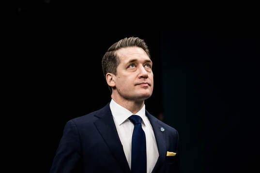 Head coach Sam Hallam of Sweden