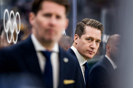 Head coach Sam Hallam of Sweden in the men's ice hockey
