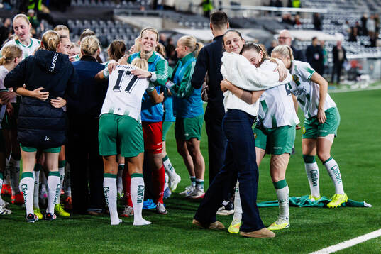Stella Maiquez and Vilde Hasund celebrates