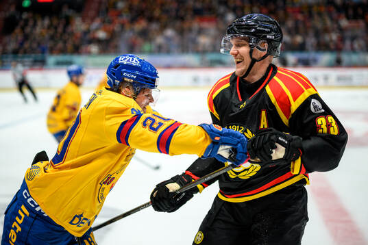 Djurgårdens Mathias Emilio Pettersen och Brynäs Jakob