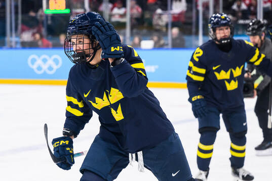 Mira Jungåker of Sweden celebrates scoring 0-1 in the