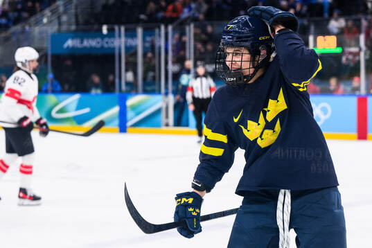 Mira Jungåker of Sweden celebrates scoring 0-1 in the