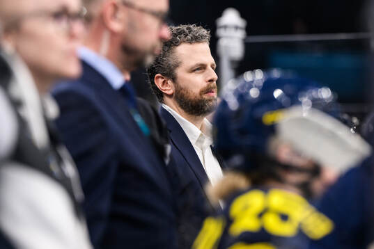 Head coach Ulf Lundberg of Sweden in the women's ice hockey