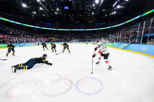 Jessica Adolfsson of Sweden and Laura Zimmermann of