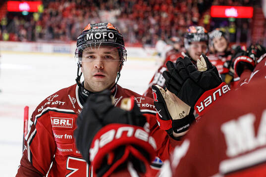 Örebros David Quenneville jublar