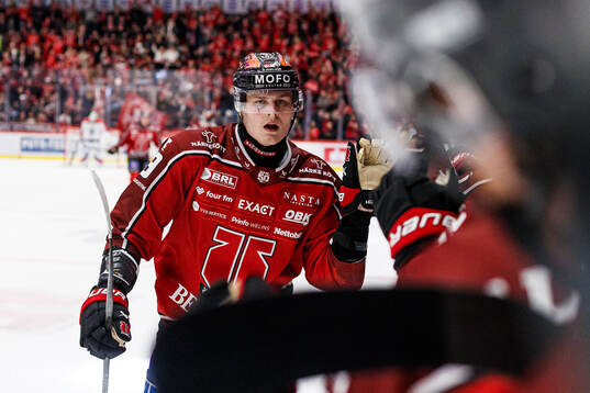 Örebros Milton Oscarson jublar