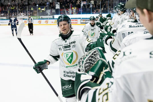 Färjestads Oskar Steen jublar