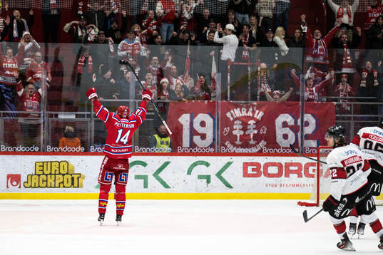 Timrås Emil Pettersson jublar