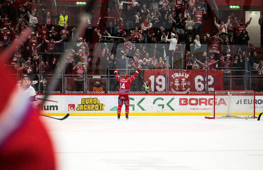 Timrås Emil Pettersson jublar