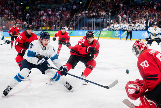 Anton Lundell of Finland against Thomas Harley, Colton