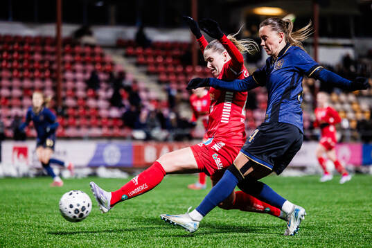 Linköpings Ella Lundin och AIKs Adelisa Grabus