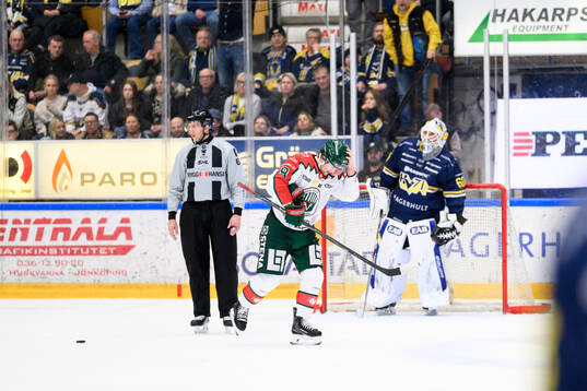 Frölundas Linus Weissbach  jublar