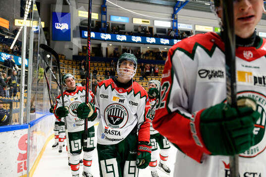 Frölundas spelare jublar