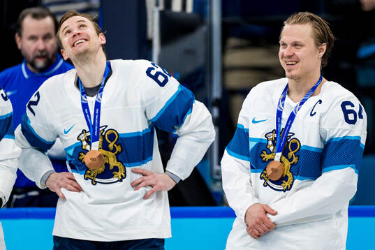Artturi Lehkonen and Mikael Granlund of Finland celebrate