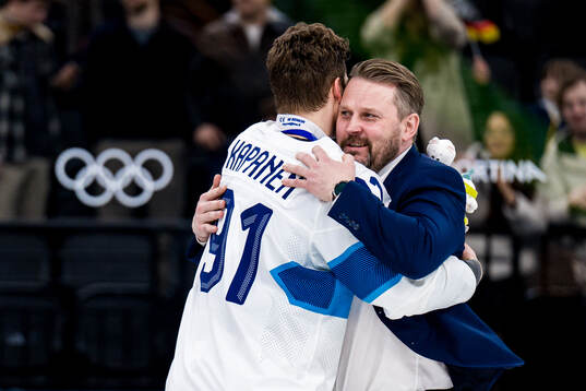 Oliver Kapanen and Head coach Antti Pennanen of Finland