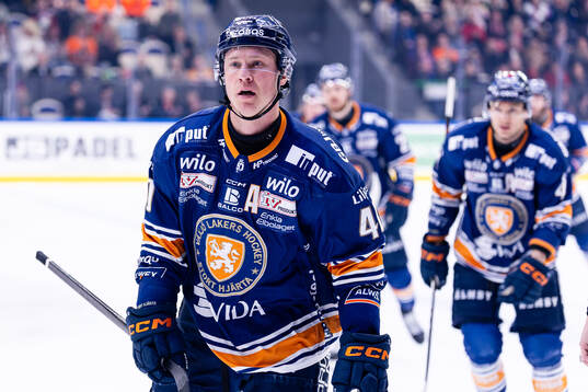 Växjös Dennis Rasmussen jublar