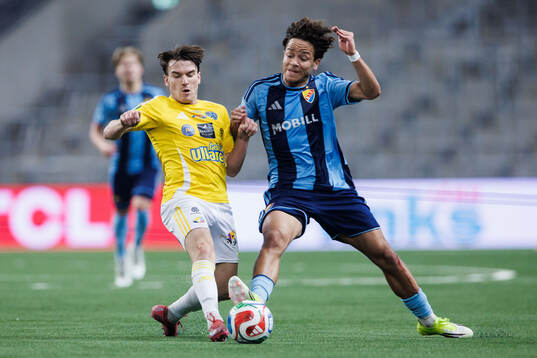 Falkenbergs FFs Oskar Lindberg och Djurgårdens Mikael