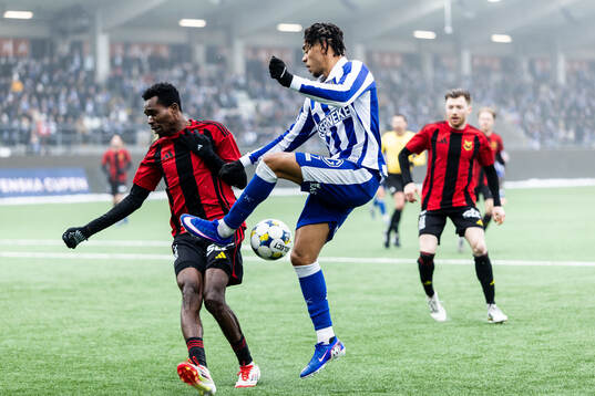 Östersunds Sunday Anyanwu och IFK Göteborgs Sebastian