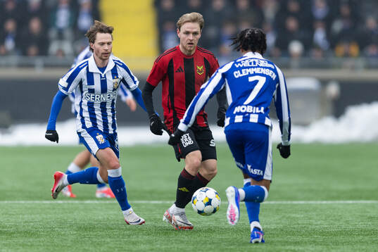 Östersunds Simon Marklund mot IFK Göteborgs Filip