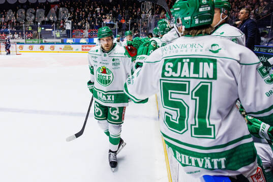 Rögles Linus Sandin jublar