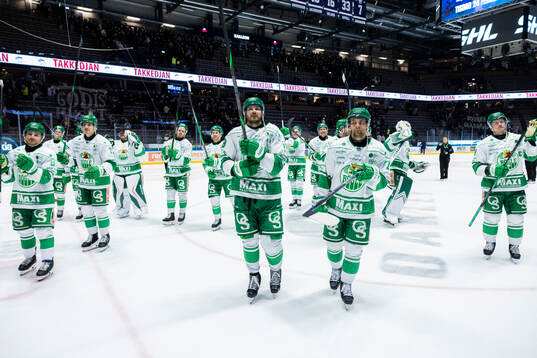 Rögles spelare jublar