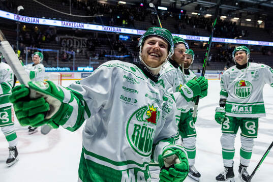 Rögles Linus Sjödin jublar