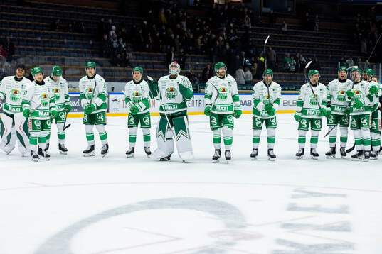 Rögles spelare jublar