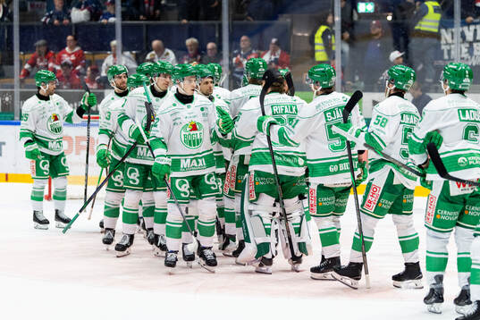 Rögles spelare jublar