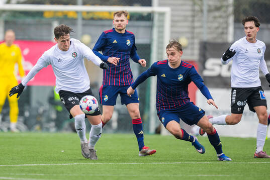 Örebros John Stenberg och Östers IFs Linus Carlstrand