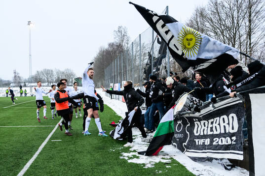 Örebros Karl Holmberg jublar