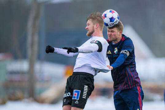 Örebros Karl Holmberg och Östers IFs Magnus Christensen