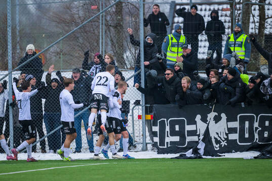 Örebros Karl Holmberg jublar