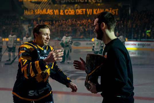 Skellefteås Pär Lindholm tilldelas Pontus Petterström