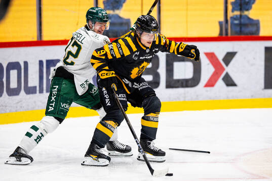Färjestads Lucas Forsell och Skellefteås Victor