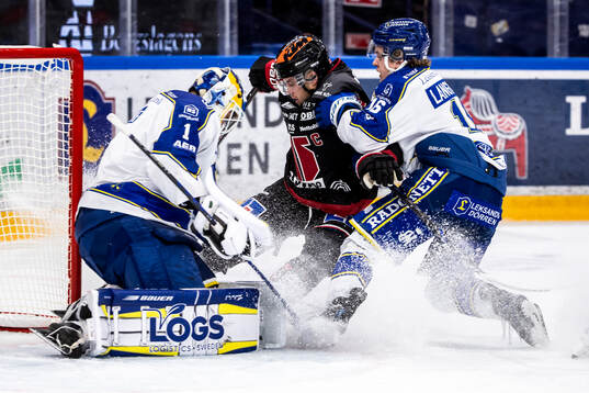 Leksands målvakt Marcus Gidlöf och Örebros Glenn