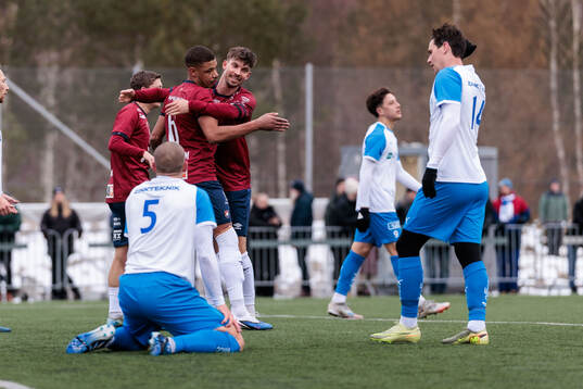 Örgrytes Daniel Paulson jublar och Mikael Dyrestam jublar
