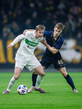 Västerås Karl Gunnarsson och AIKs Yannick Geiger