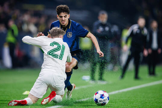 Västerås Victor Wernersson och AIKs Taha Ayari