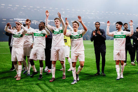 Västerås Simon Gefvert jublar med lagkamrater