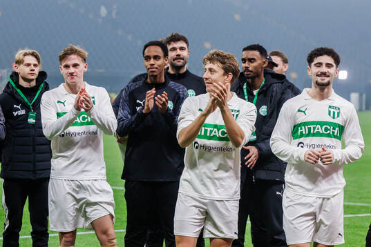 Västerås Simon Gefvert och Ismet Lushaku jublar med