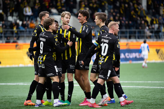 Häckens Silas Andersen jublar ihop med Gustav Lindgren,