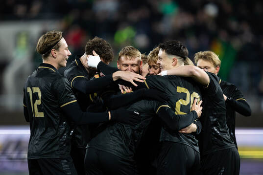 GAIS Gustav Lundgren jublar med lagkamrater